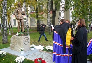 Памятник Цесаревичу в Шахтах.jpg