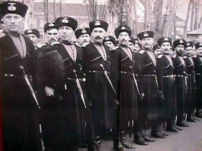 Русские казаки из конвоя генерала Гельмута фон Паннвица, Верховного Походного Атамана Казачьего Стана.jpeg