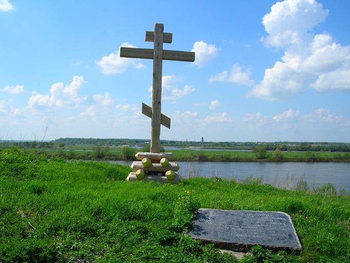 ...Дерев.крест у братской могилы.Старая Рязань..jpg