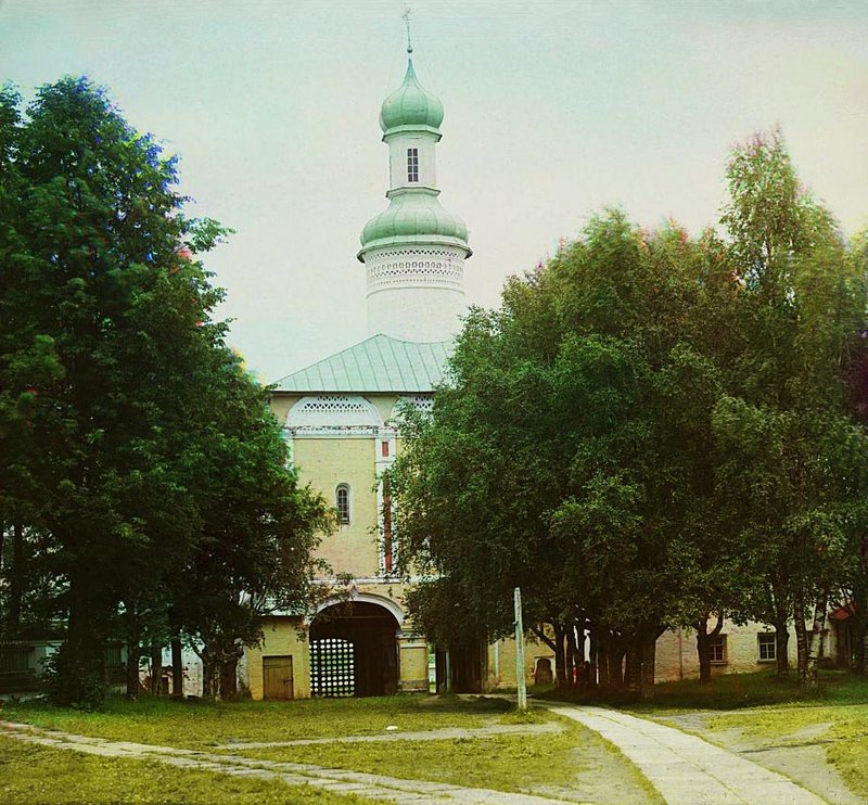Св.ворота Кирилло-Белозерского монастыря 2.jpg