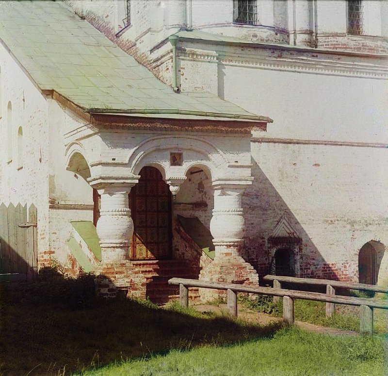 !Ростов Великий.вход в церковь Иоанна Богослова в Кремле.1911..jpg